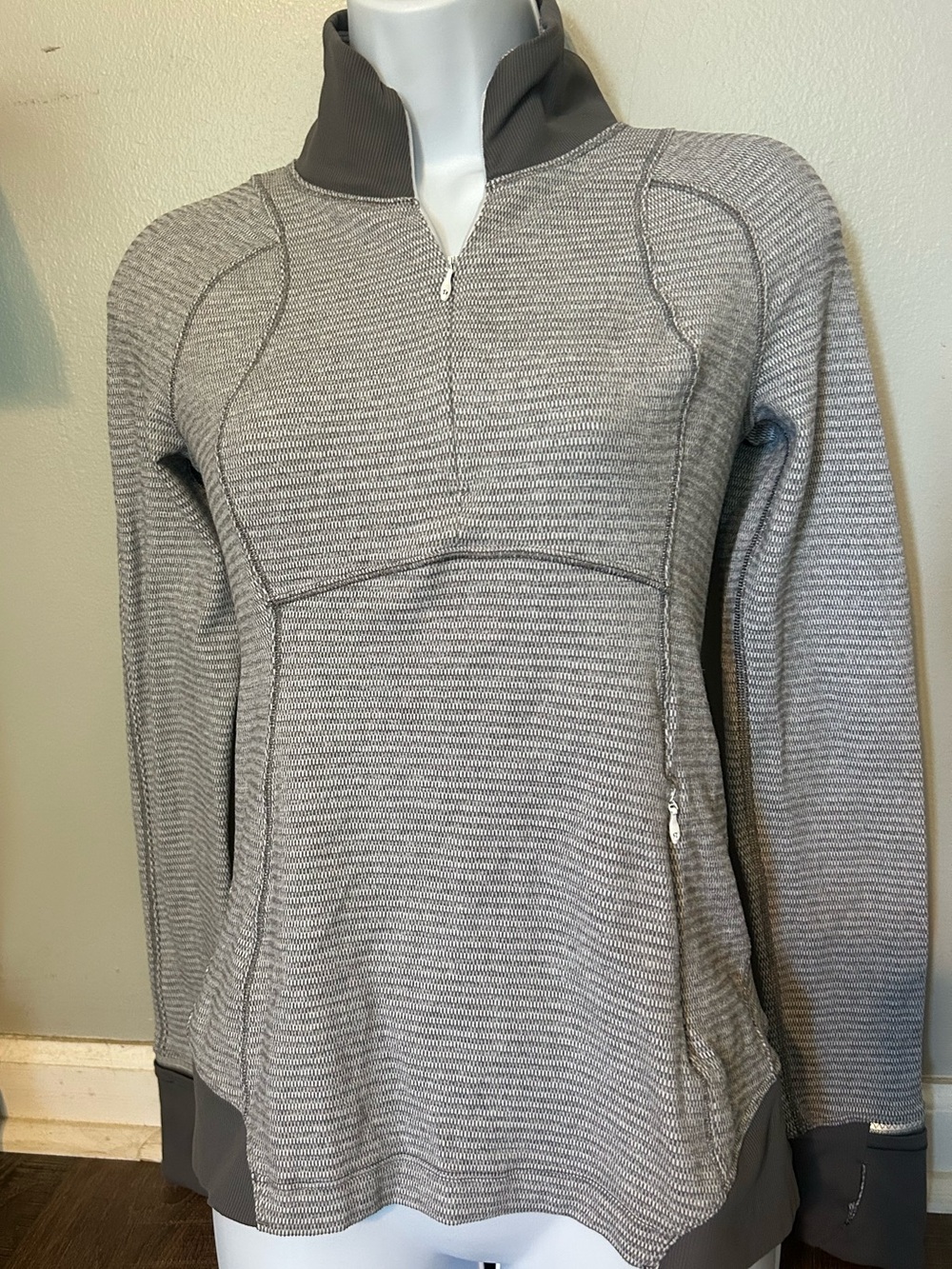 Women’s lululemon Gray Quarter-Zip Pullover top